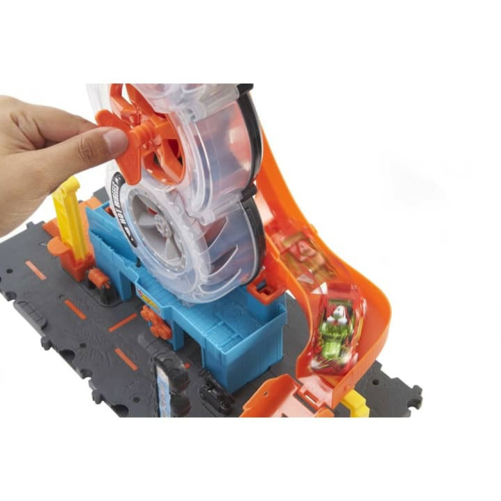 HOT WHEELS ΠΙΣΤΑ CITY ΜΕ ΠΕΡΙΣΤΡΕΦΟΜΕΝΕΣ ΡΟΔΕΣ (HDP02)