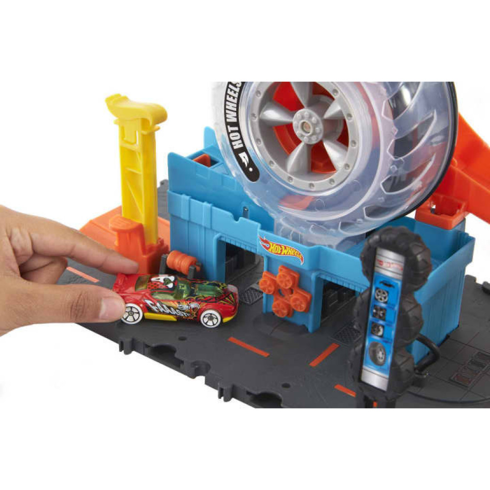 HOT WHEELS ΠΙΣΤΑ CITY ΜΕ ΠΕΡΙΣΤΡΕΦΟΜΕΝΕΣ ΡΟΔΕΣ (HDP02)
