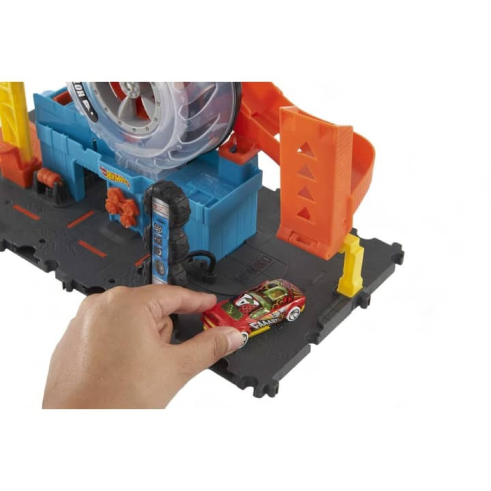 HOT WHEELS ΠΙΣΤΑ CITY ΜΕ ΠΕΡΙΣΤΡΕΦΟΜΕΝΕΣ ΡΟΔΕΣ (HDP02)