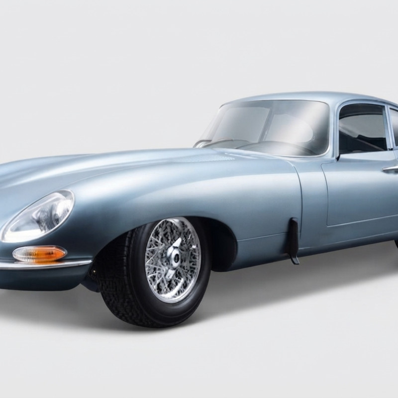 BURAGO 1:18 JAGUAR E-TYPE COUPE (1961) SILVER-BLUE (18/12044)